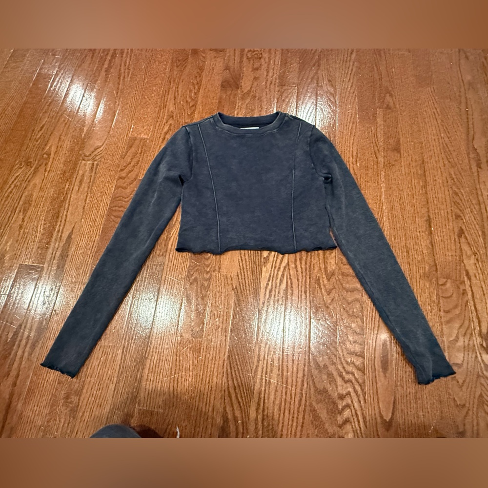 Forever21 Women's Black/grey Long Sleeve Crop Top
Never worn